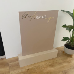 Postument na tablice w kolorze